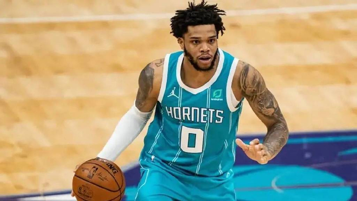 在球场上提 在球场上提